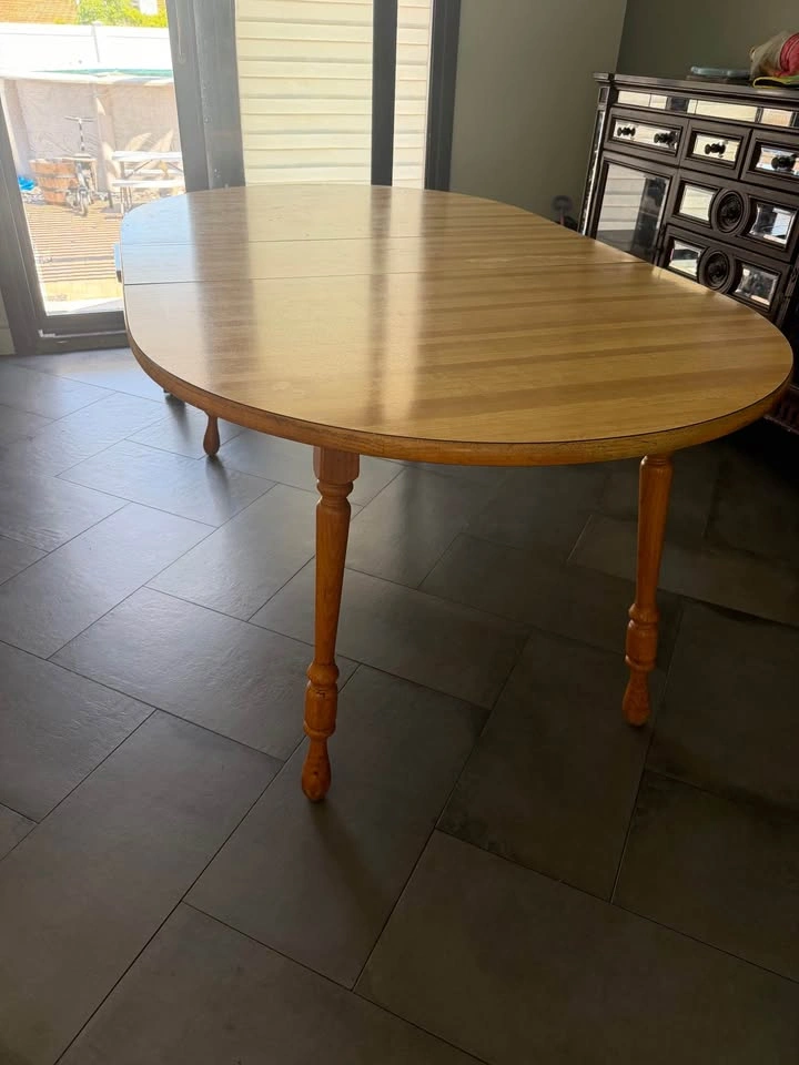 6 chairs and table - photo 2