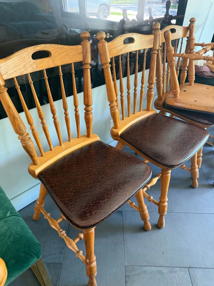 6 chairs and table - photo 3