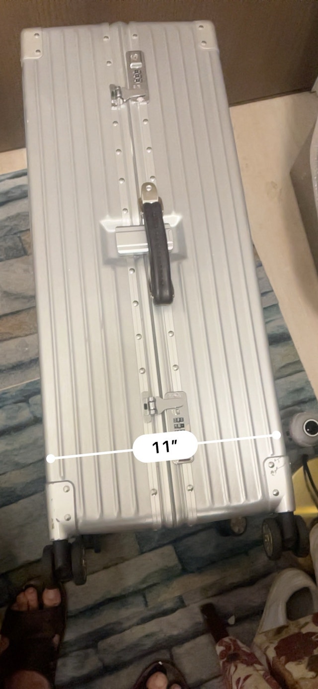 Large Silver Aluminum-Style Framed Luggage / Suitcase (No Zipper - photo 4