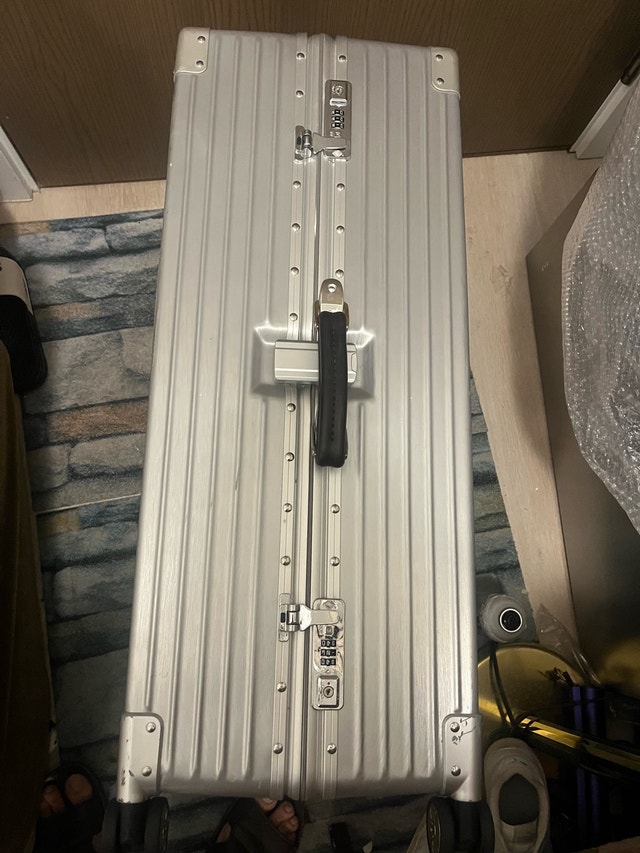 Large Silver Aluminum-Style Framed Luggage / Suitcase (No Zipper - photo 5