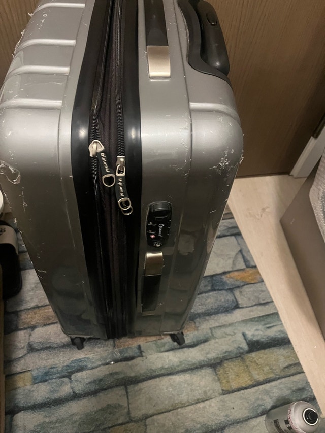 BRAND NEW Diplomat 29" Large Hard Shell Luggage with TSA Lock - photo 4