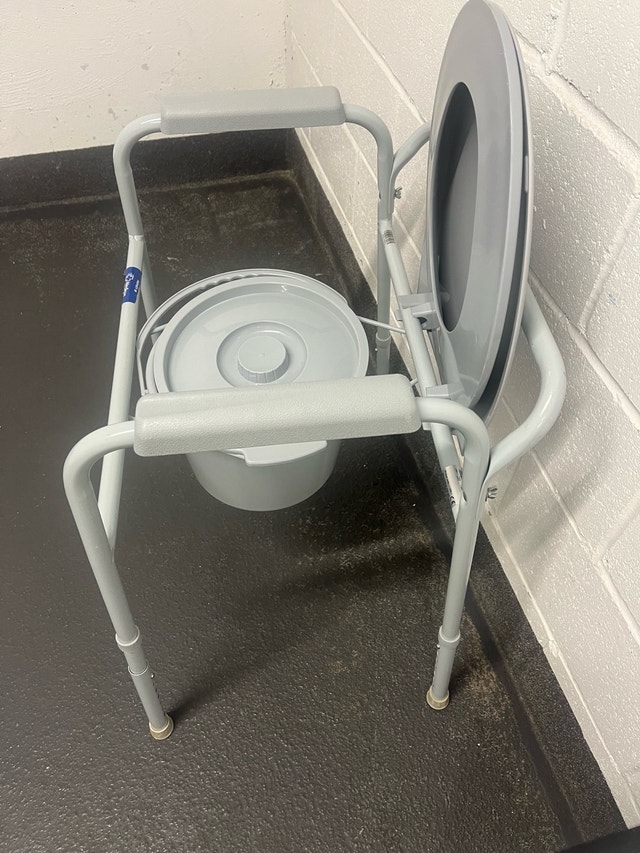 Medigas Commode Chair - photo 4
