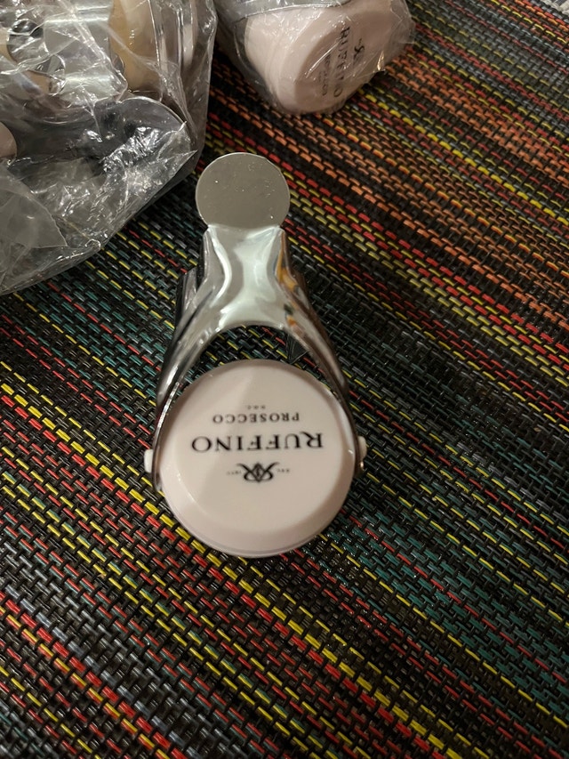 Brand New Premium Beverage Bottle Sealers / Reusable Bottle Stop