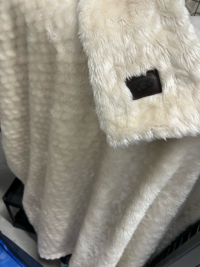 UGG Blanket - photo 3