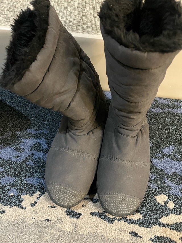 Cocomos Winter Boots Size 8