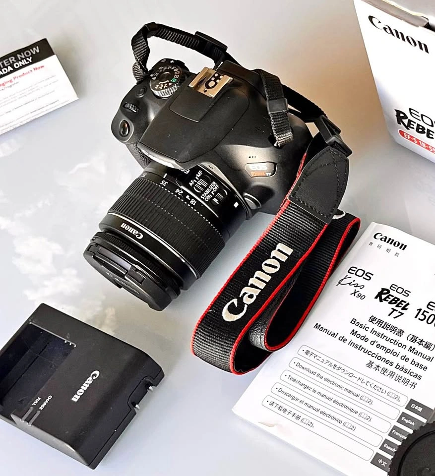 📸 Canon EOS T7 DSLR + 18-55mm IS II Lens – Pristine Condition