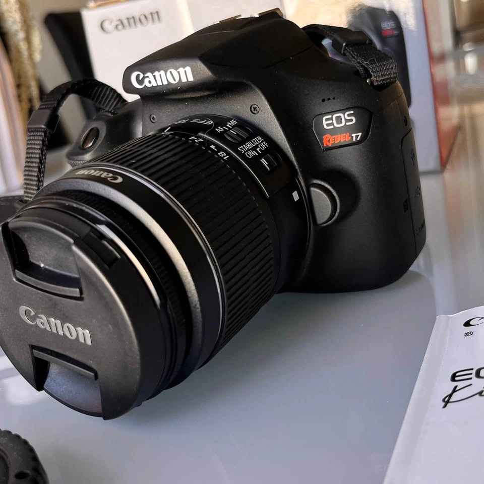 📸 Canon EOS T7 DSLR + 18-55mm IS II Lens – Pristine Condition - photo 2