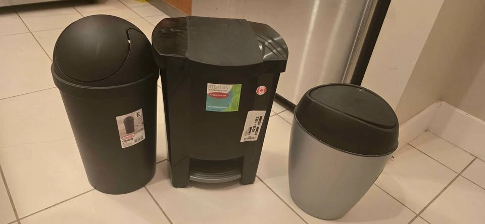 Sterilite Trash Can - photo 2