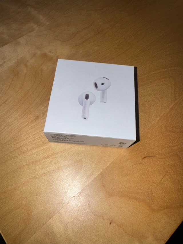 AirPods 4 with active noise cancellation - photo 2