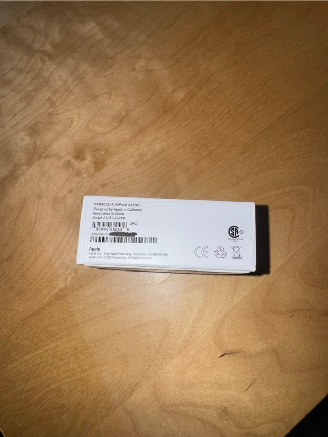 AirPods 4 with active noise cancellation - photo 3
