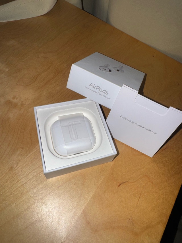 AirPods 4 with active noise cancellation - photo 4