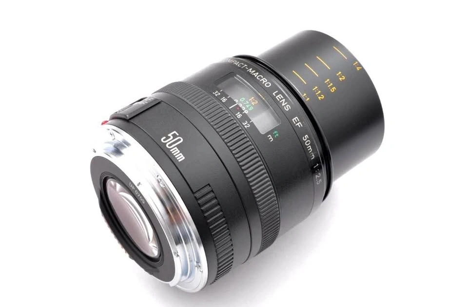 📸 Canon EF 50mm f/2.5 Compact Macro Lens
