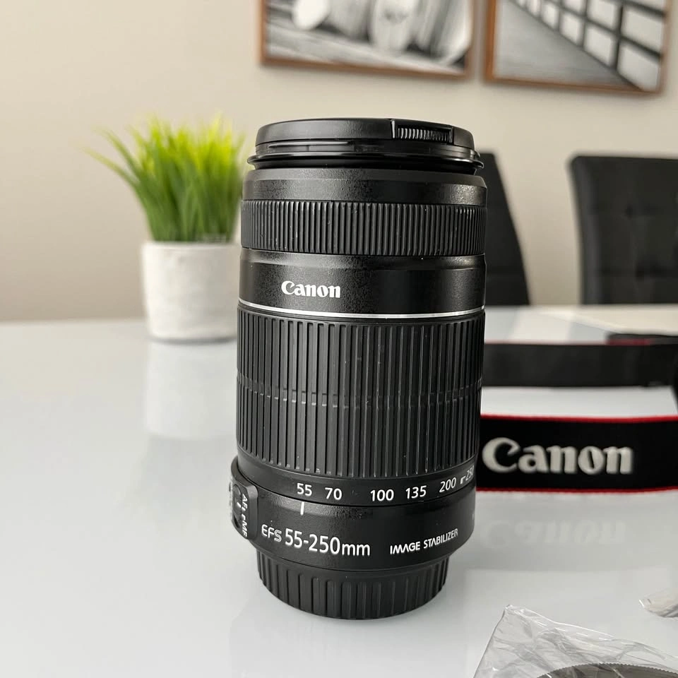 Canon EF-S 55-250mm IS II Telephoto Lens – Pristine Condition - photo 4