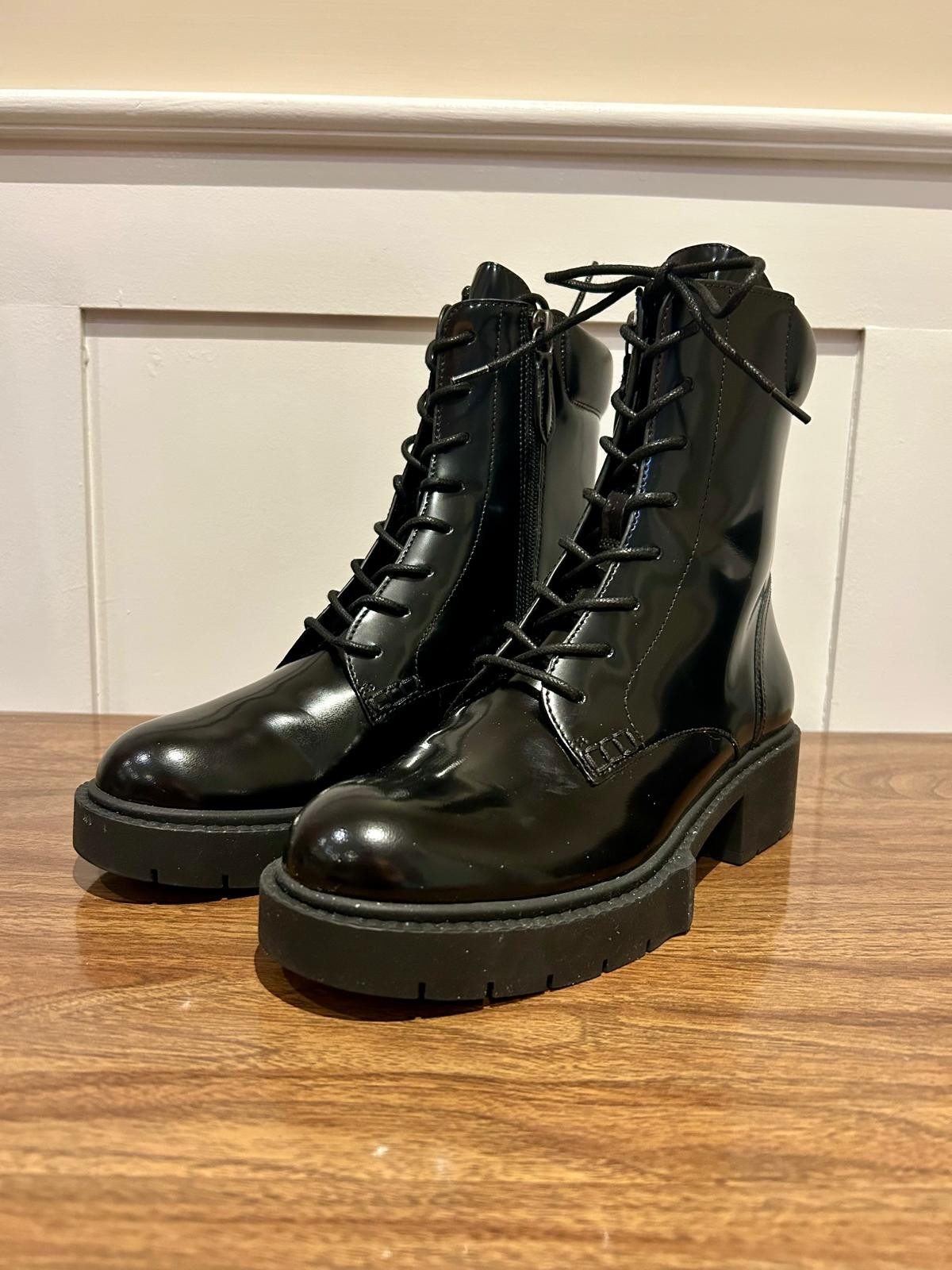 (NEW) Coach Leighton Black Leather Bootie (Size 7) - photo 2