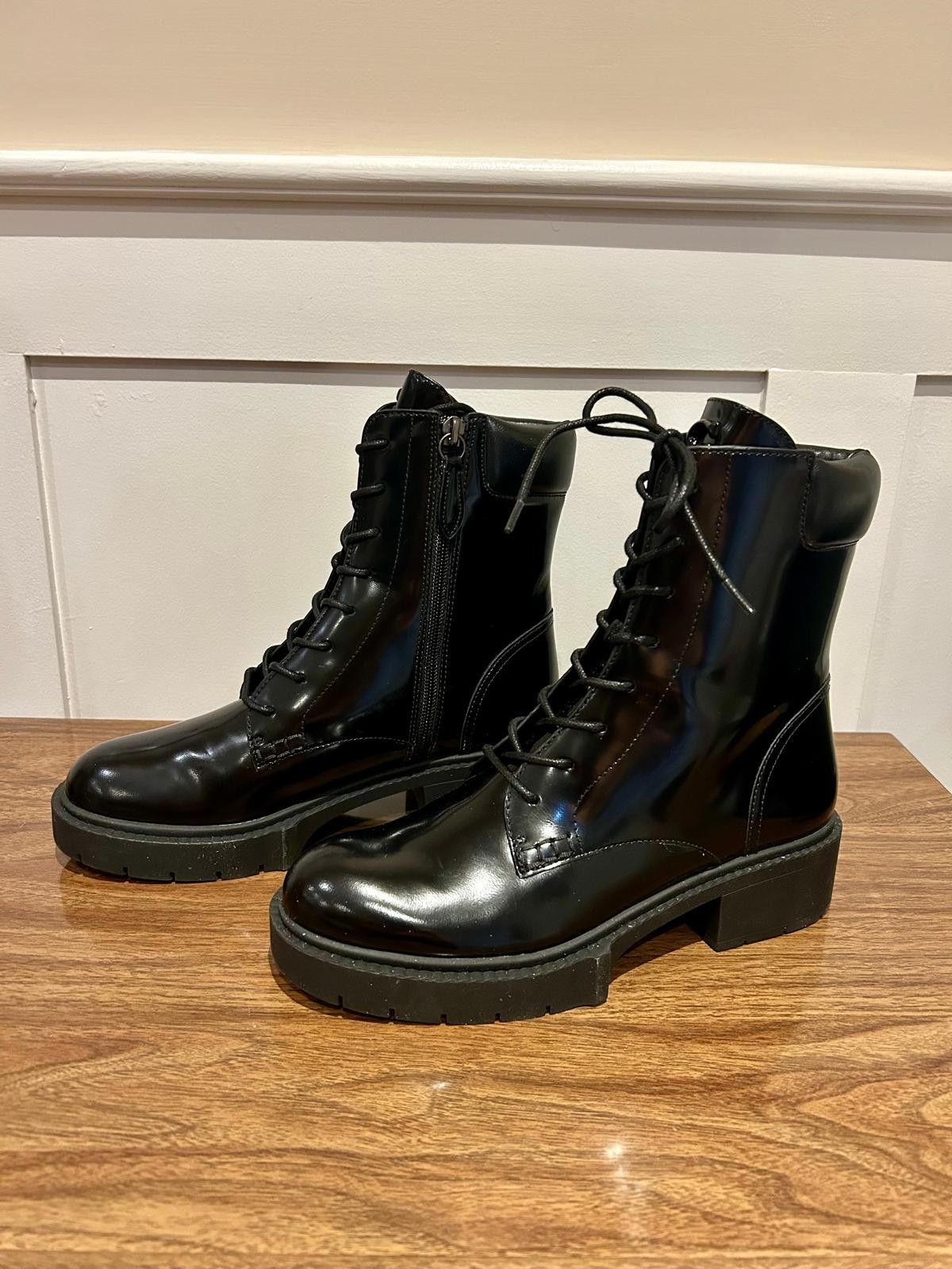 (NEW) Coach Leighton Black Leather Bootie (Size 7) - photo 5