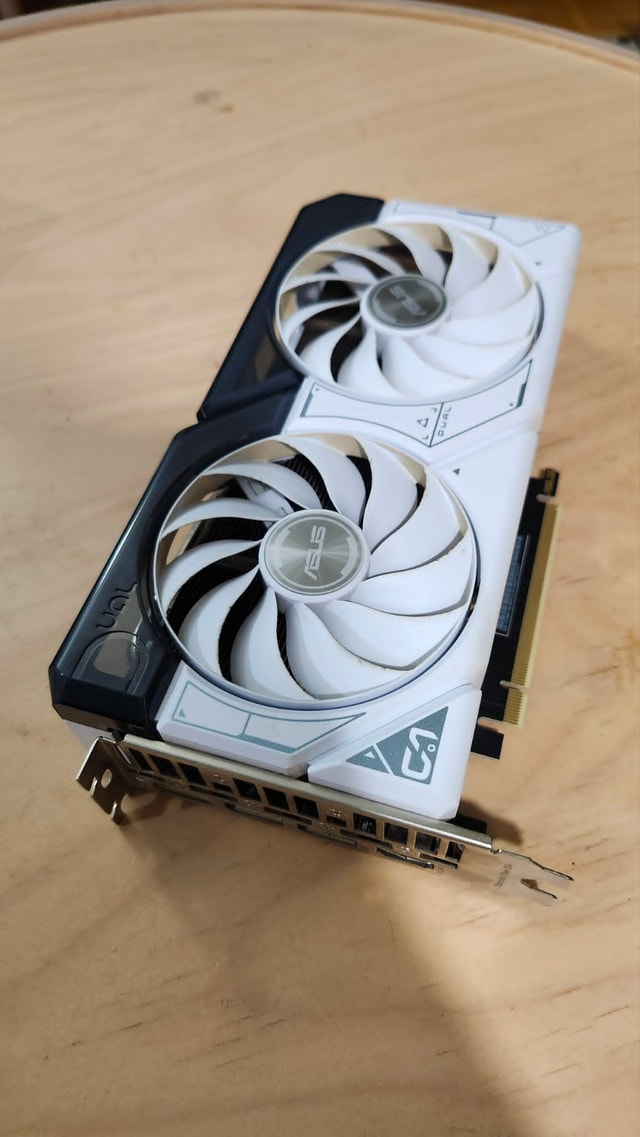 ASUS Dual GeForce RTX 4060 Ti White OC 8GB Graphic card