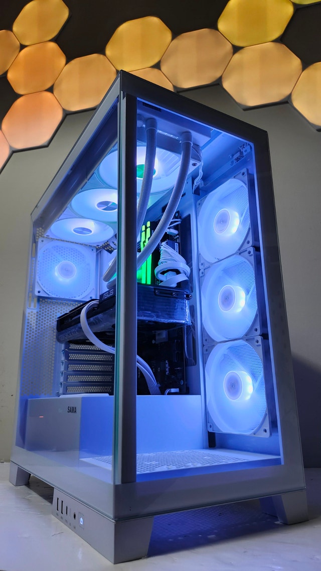 Ultimate White Gaming PC - R7 7800X3D / RTX 5070 Ti / 32GB DDR5 - photo 4