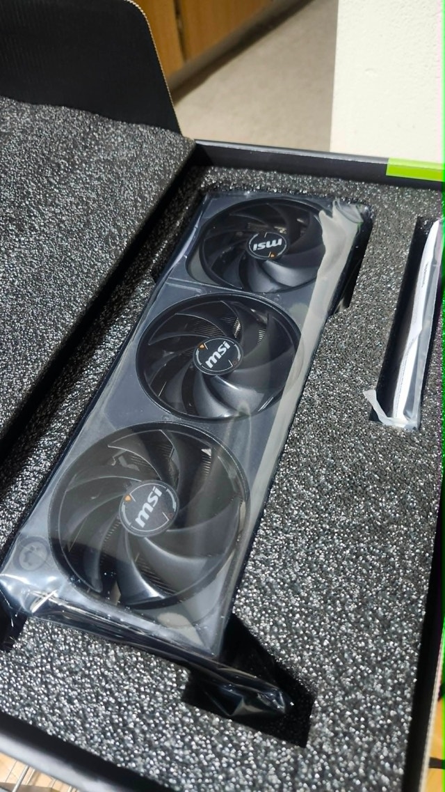 MSI Gaming RTX 5070 12G Shadow 3X OC Graphic Card - photo 2