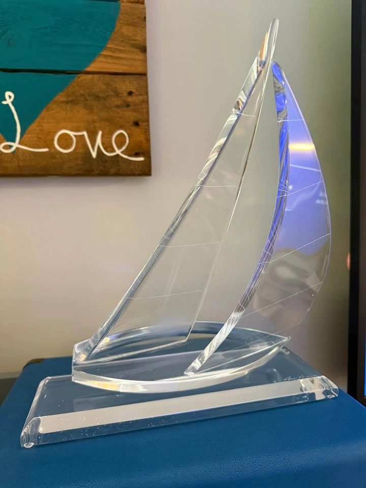 Vintage Reggie Larson Lucite Acrylic sailboat sculpture, signed - photo 2