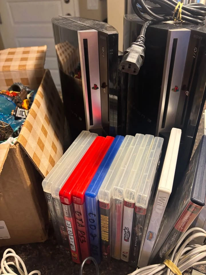 Sony PlayStation 3 Consoles, Nintendo Wii, and Skylanders Lot - photo 3