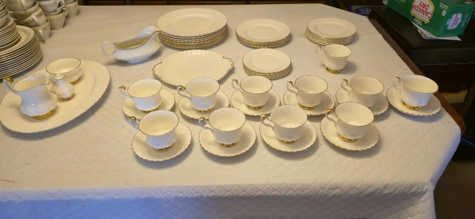Royal Albert - Val D'Or - Retired Bone China - photo 5