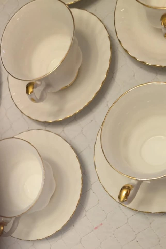 Royal Albert - Val D'Or - Retired Bone China - photo 5