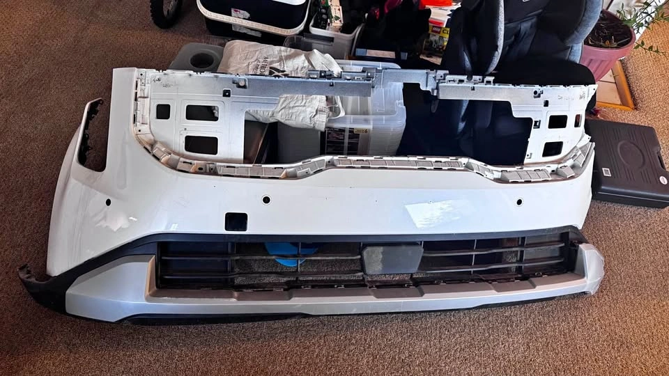 2026 kia carnival bumper cover (left side broken)