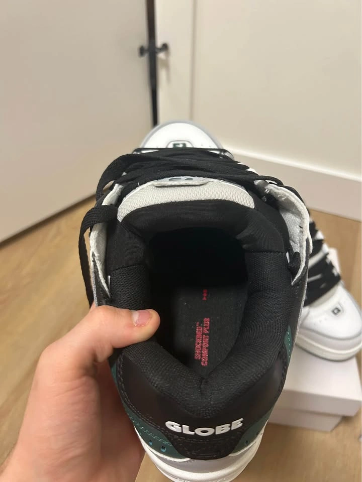 Globe skate shoes (Read description) - photo 4