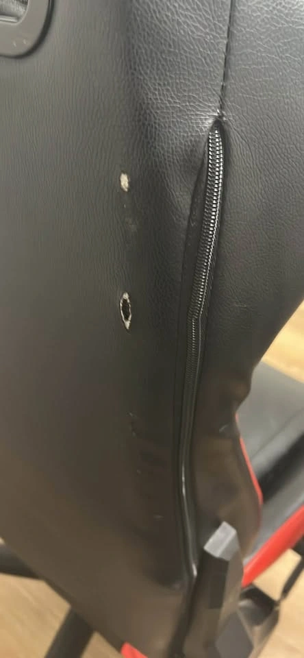 gaming chair very used - photo 3