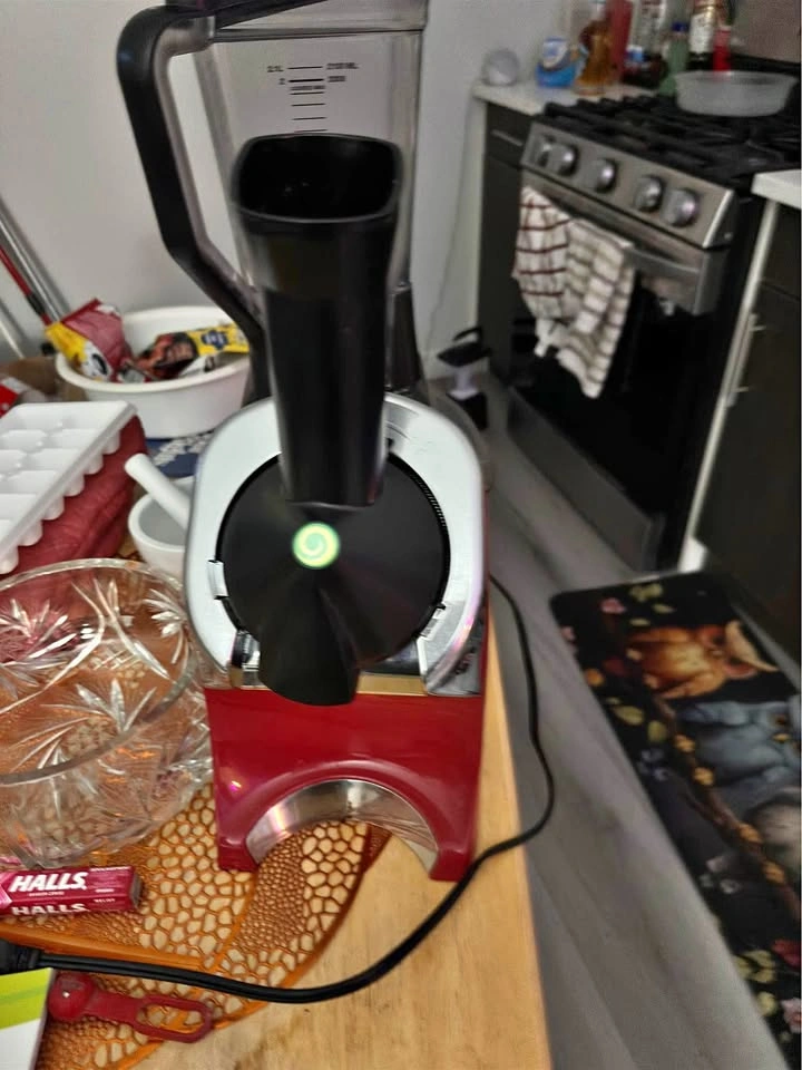 Yonanas dessert maker