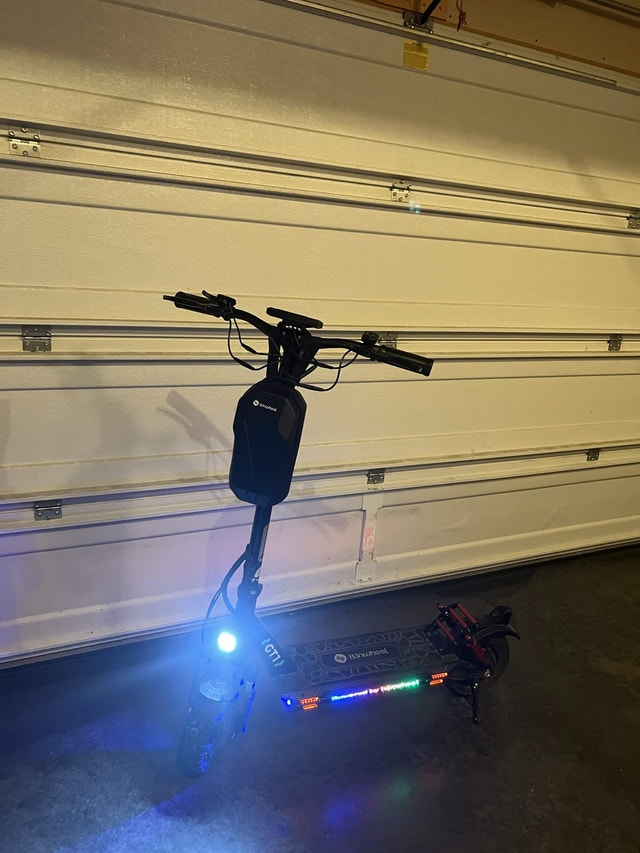Isinwheel GT1 OFF-ROAD E-Scooter