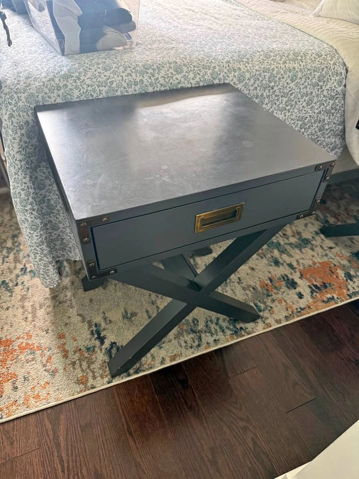 2 Night Stands