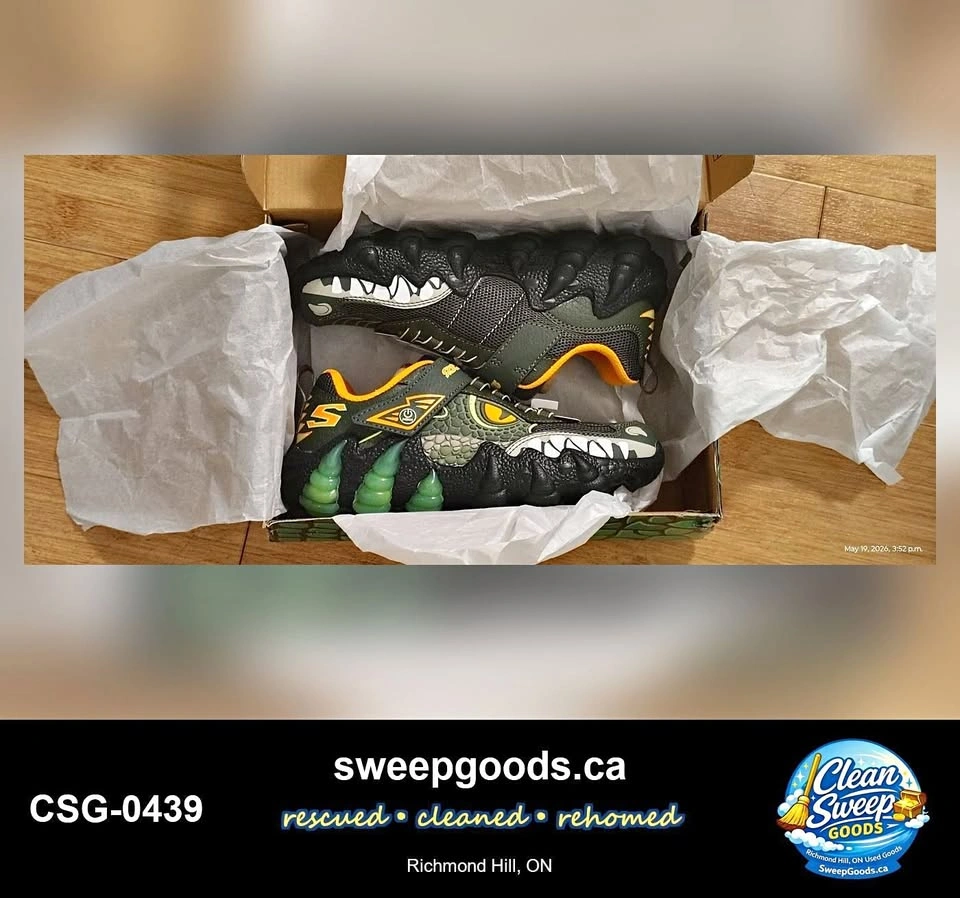 Skechers Skech-O-Saurus Light-Up Shoes Size 2 or 3