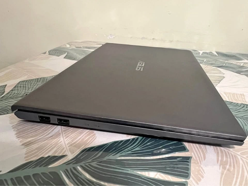 ASUS Laptop Ryzen 3 12gb ram 256gb ssd