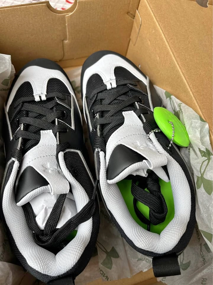 Under Armour Harper 7 Low Elite Baseball Cleats