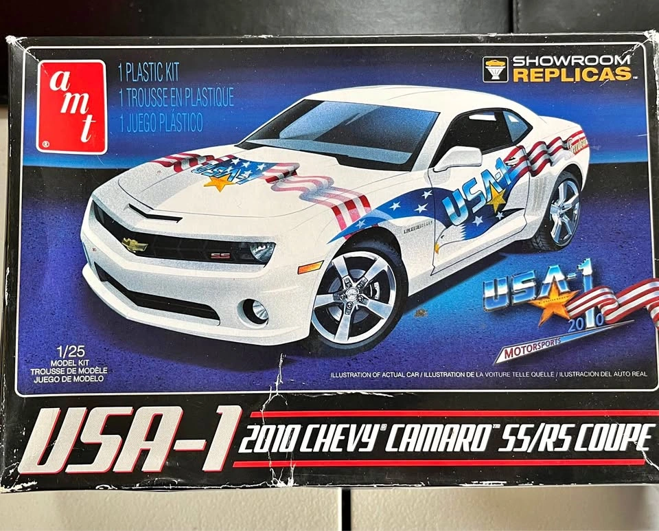 AMT 2010 Chevy Camaro SS/RS USA-1 1/25 Model Kit
