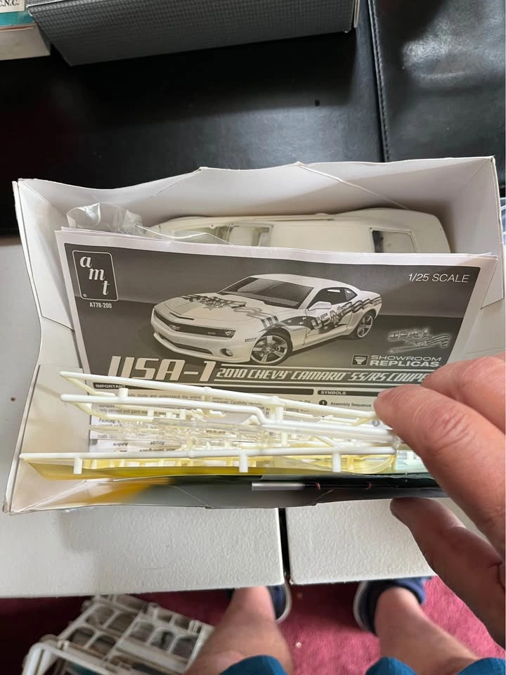 AMT 2010 Chevy Camaro SS/RS USA-1 1/25 Model Kit - photo 4