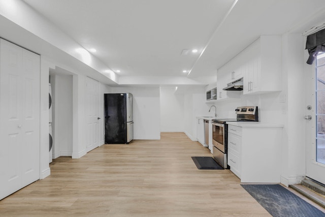 Walk-Out Basement 2 Bed + Den Scarborough - photo 4