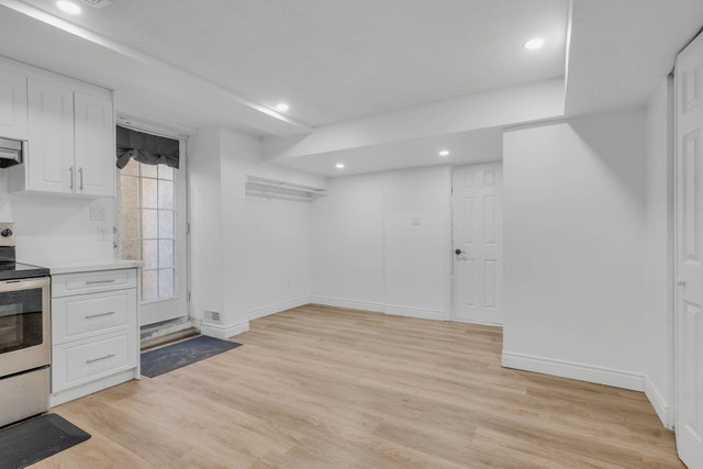 Walk-Out Basement 2 Bed + Den Scarborough - photo 5