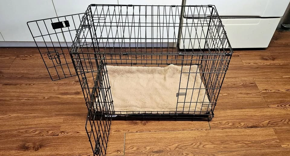 30" Wire Dog Crate with Tray & Bed