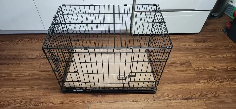 30" Wire Dog Crate with Tray & Bed - photo 4