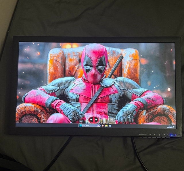 19.5” Full HD Pro-Grade LED Monitor - photo 2