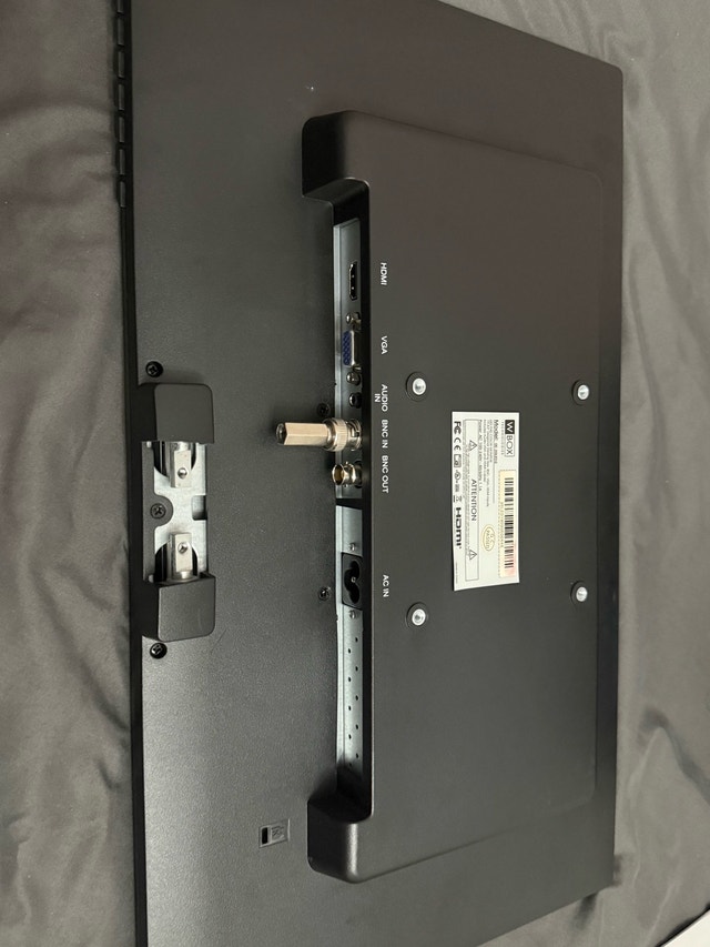 19.5” Full HD Pro-Grade LED Monitor - photo 3