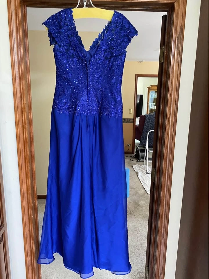 Prom/Homecoming/Mother of the Bride Dress - photo 2