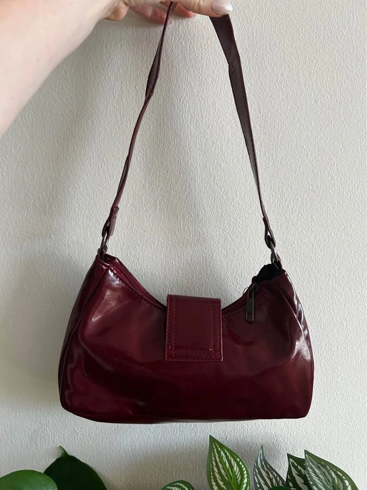 Red Y2K faux leather shoulder bag - photo 3
