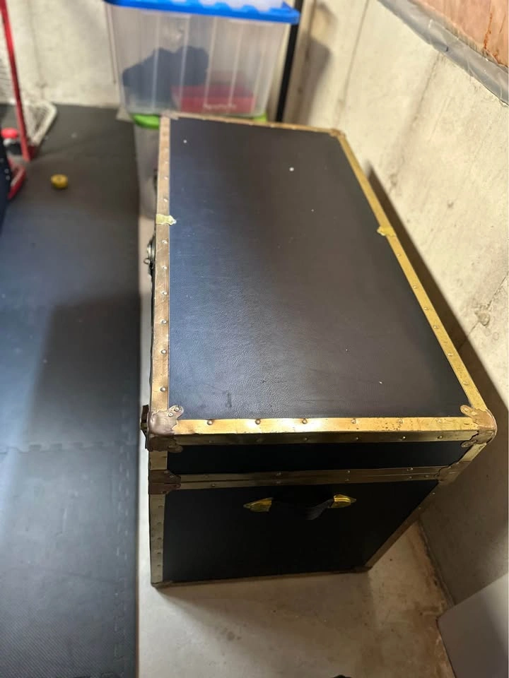 Vintage Everlite Cedar-Lined Storage Trunk / Blanket Chest - photo 2