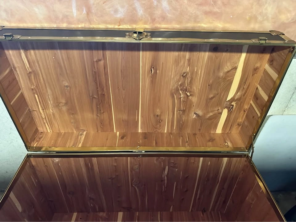 Vintage Everlite Cedar-Lined Storage Trunk / Blanket Chest - photo 5