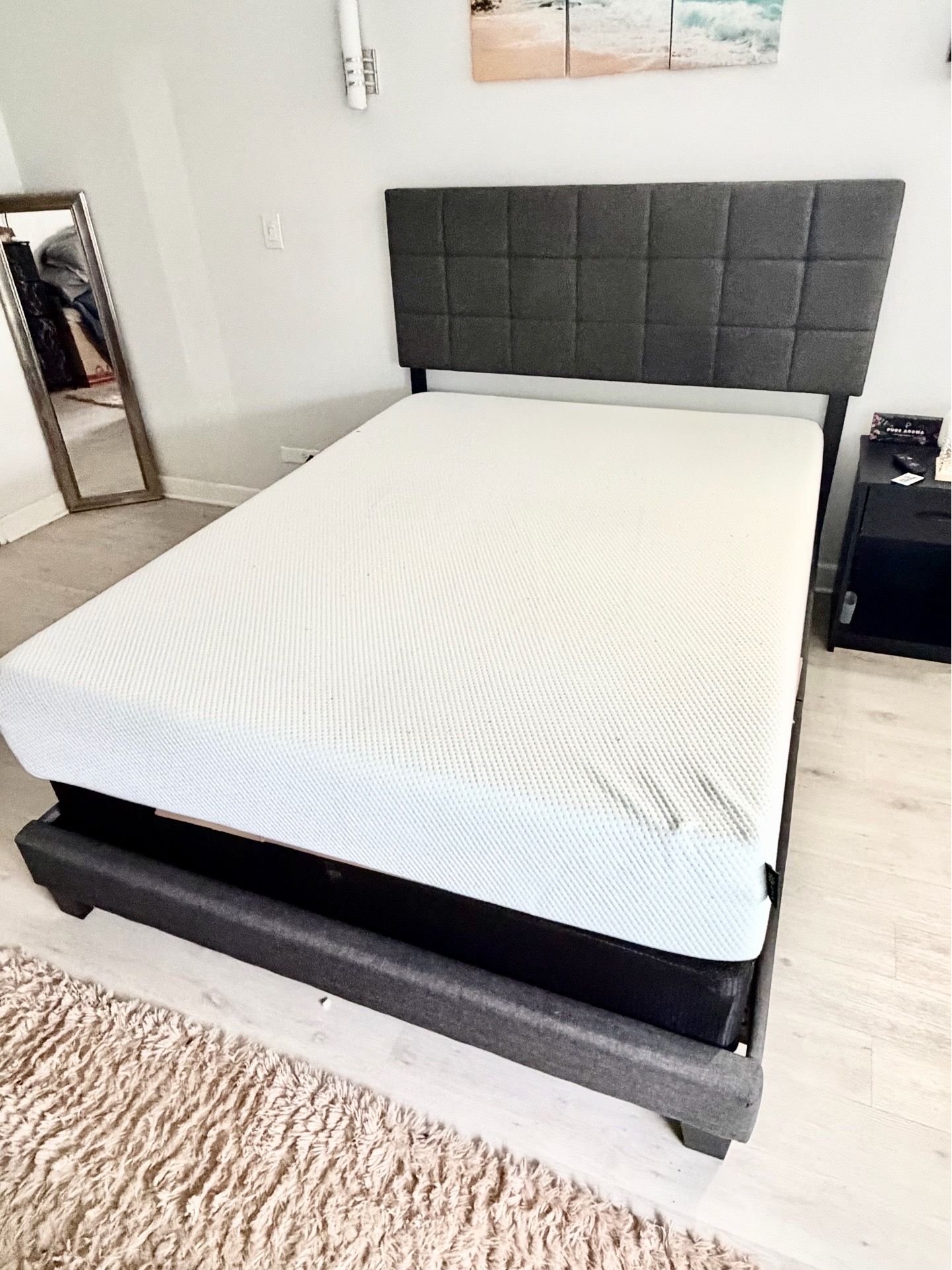 Queen bed set (mattress, frame, boxspring) - photo 2