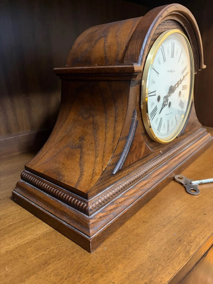 Howard Miller Westminster Chime Oak Mantel Clock - photo 4
