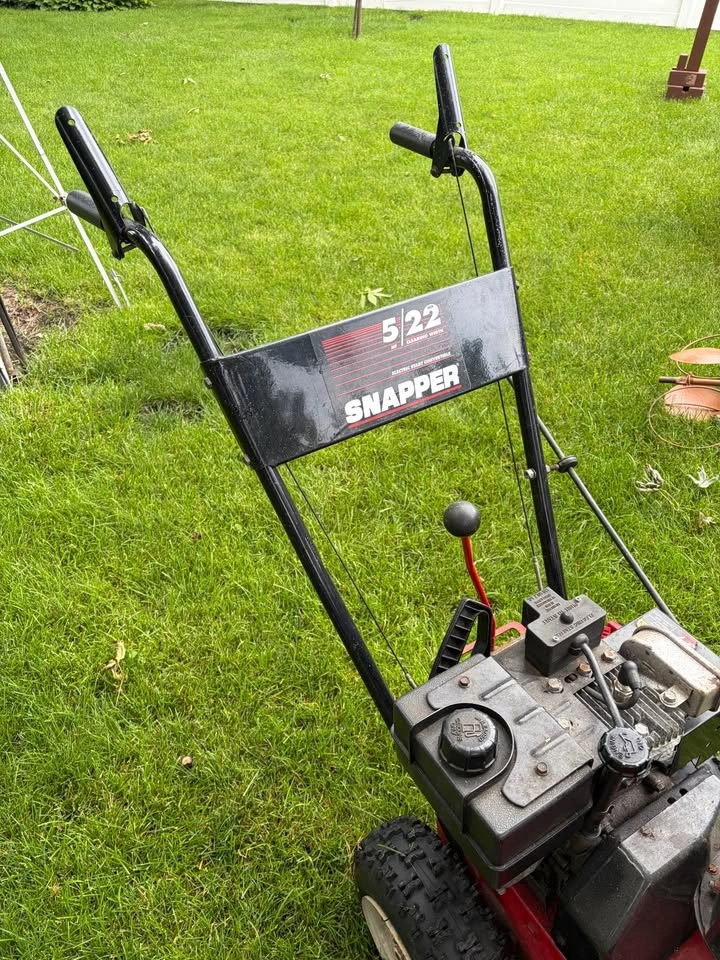 Snapper 5/22 Snow Blower - photo 2